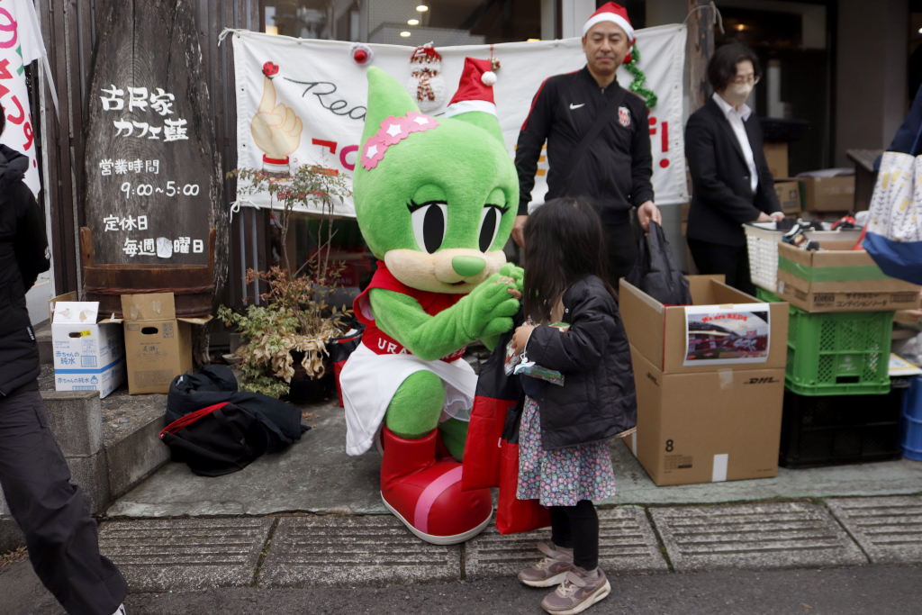 3年目の「このゆびとまれっず！REDS Santa(レッズサンタ)」を実施