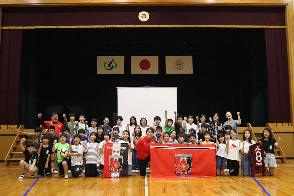 小泉がホームタウンの小学校を訪問