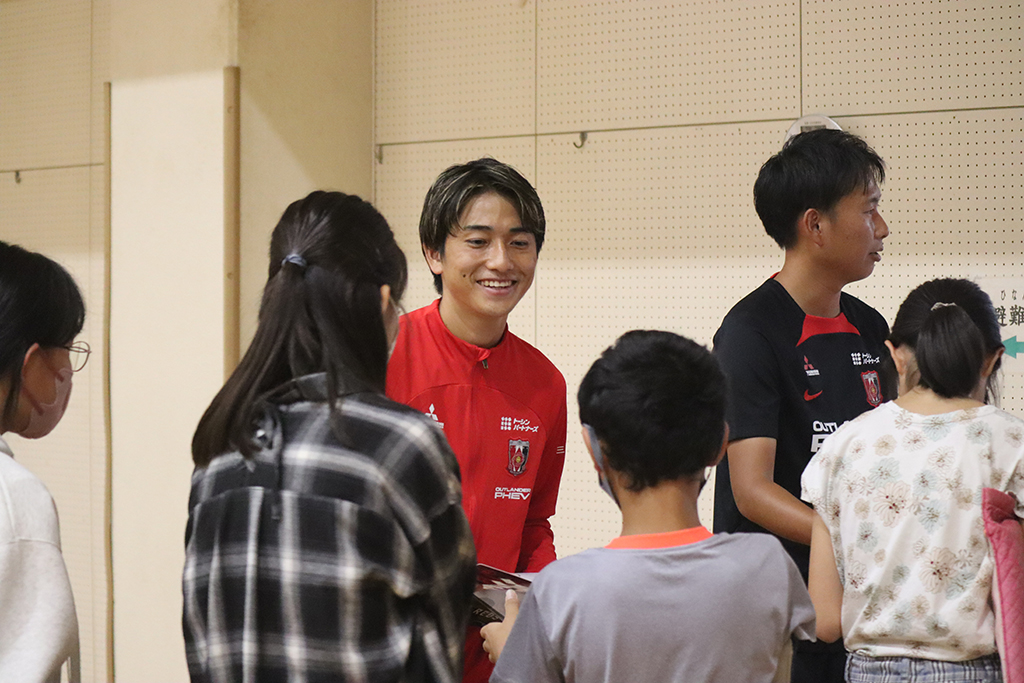 小泉がホームタウンの小学校を訪問