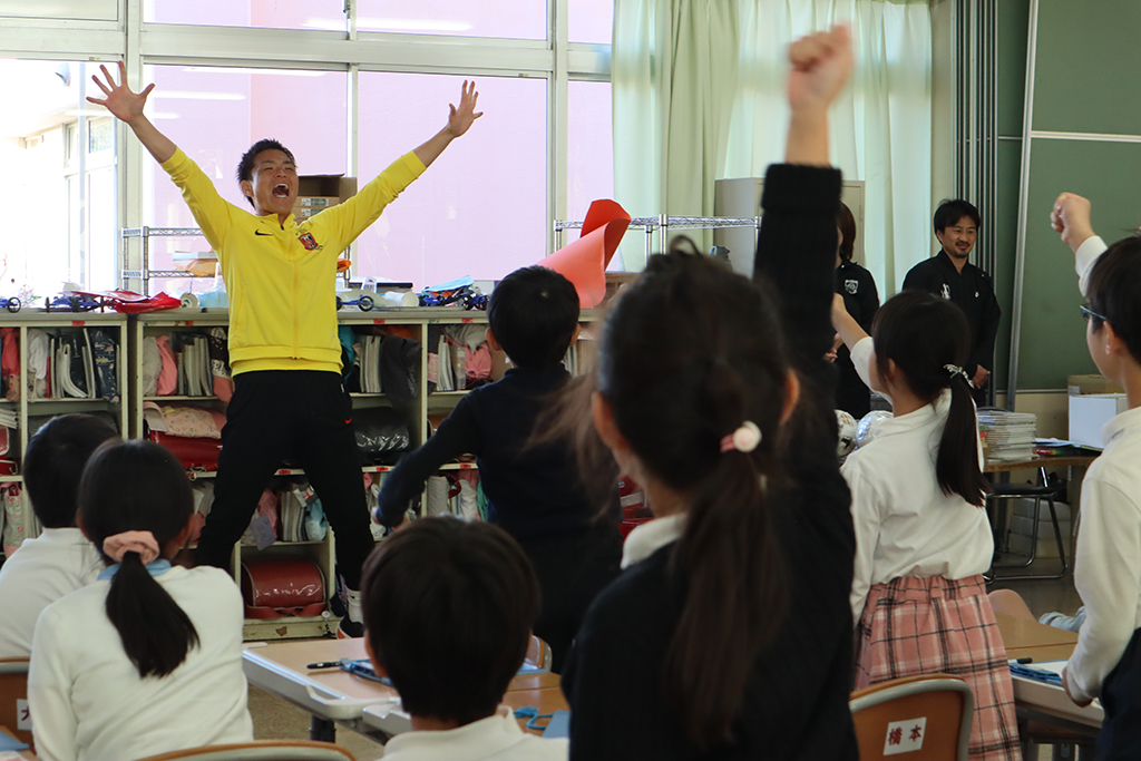 西川がホームタウンの小学校を訪問