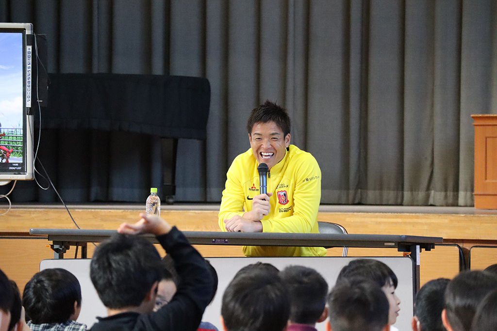 西川がホームタウンの小学校を訪問